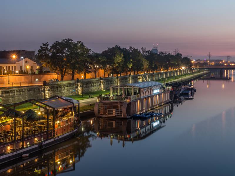 kazimierz and podgorze riverside banks