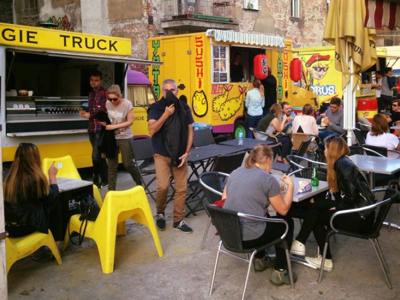 picture of krakow food trucks in kazimierz