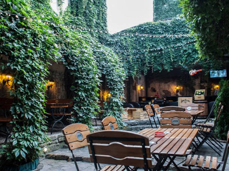 opium-beer-garden-courtyard