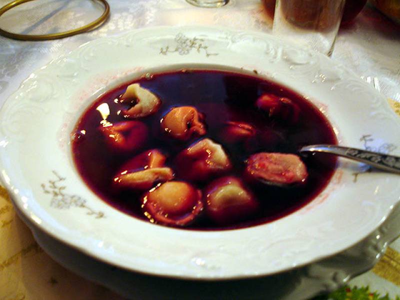 picture of red borscht soup