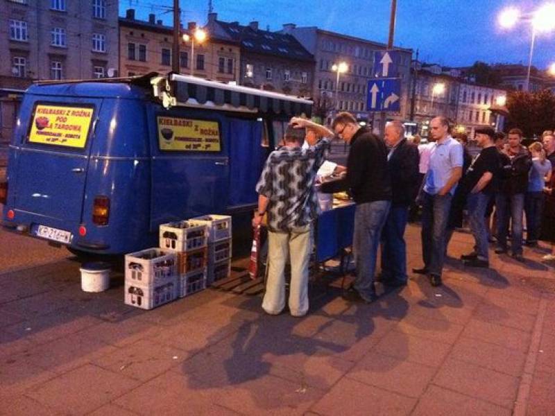 a picture of truck food serving bbq sausage